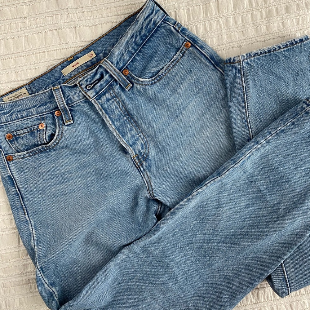 Levi’s Premium Wedgie Straight Fit Women’s Jeans Medium Wash Size 26